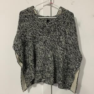 NWT Razzle‎ Dazzle Woman's Sweater Boxy Fit Side Buttons Hooded Small